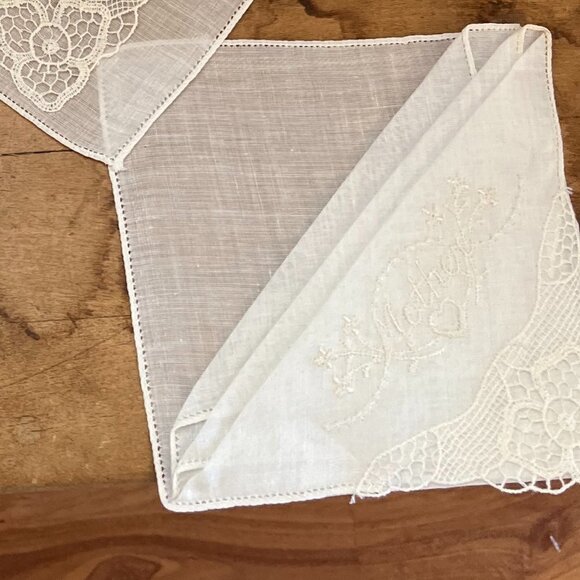 Vintage Set of 3 30s Mother Hand Embroidered Hankie Lace Handkerchief - Picture 12 of 12